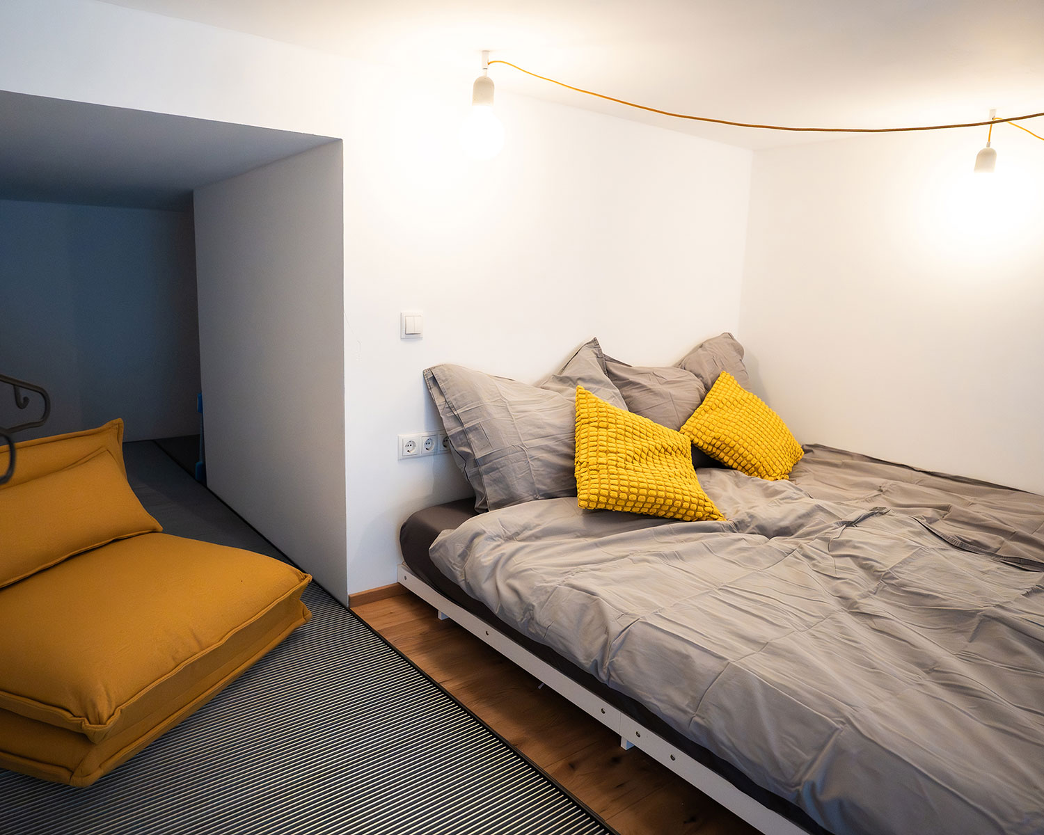 Apartment Innsbruck Essbereich mit Alpenlicht