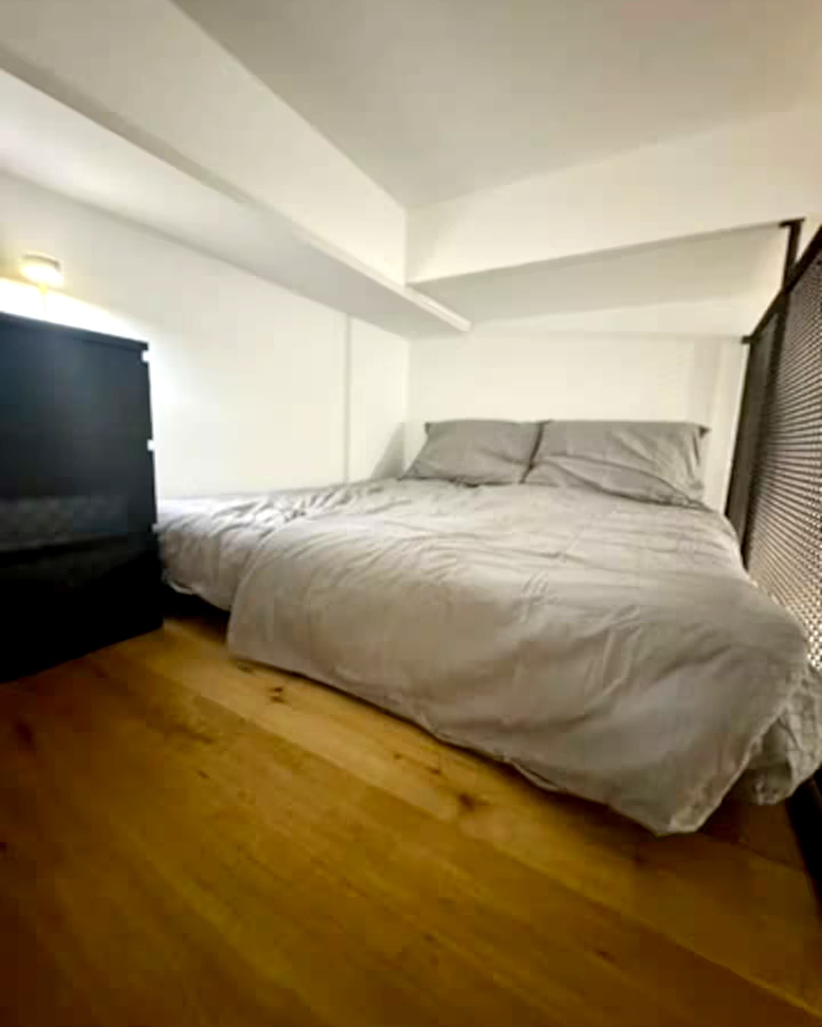 Möbliertes Apartment Innsbruck Schlafbereich auf der Empore