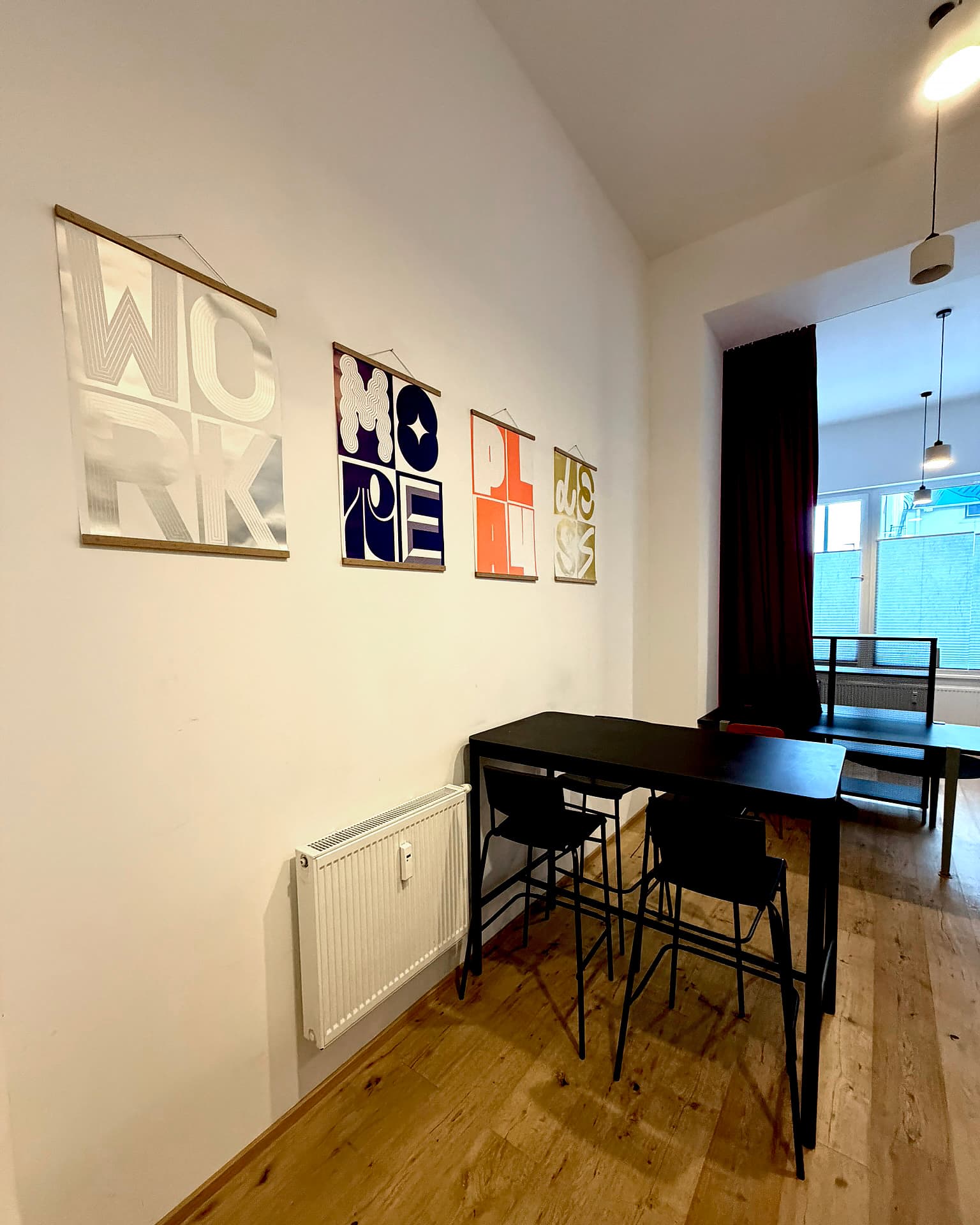 Apartment Innsbruck workspace-friendly furnished interior