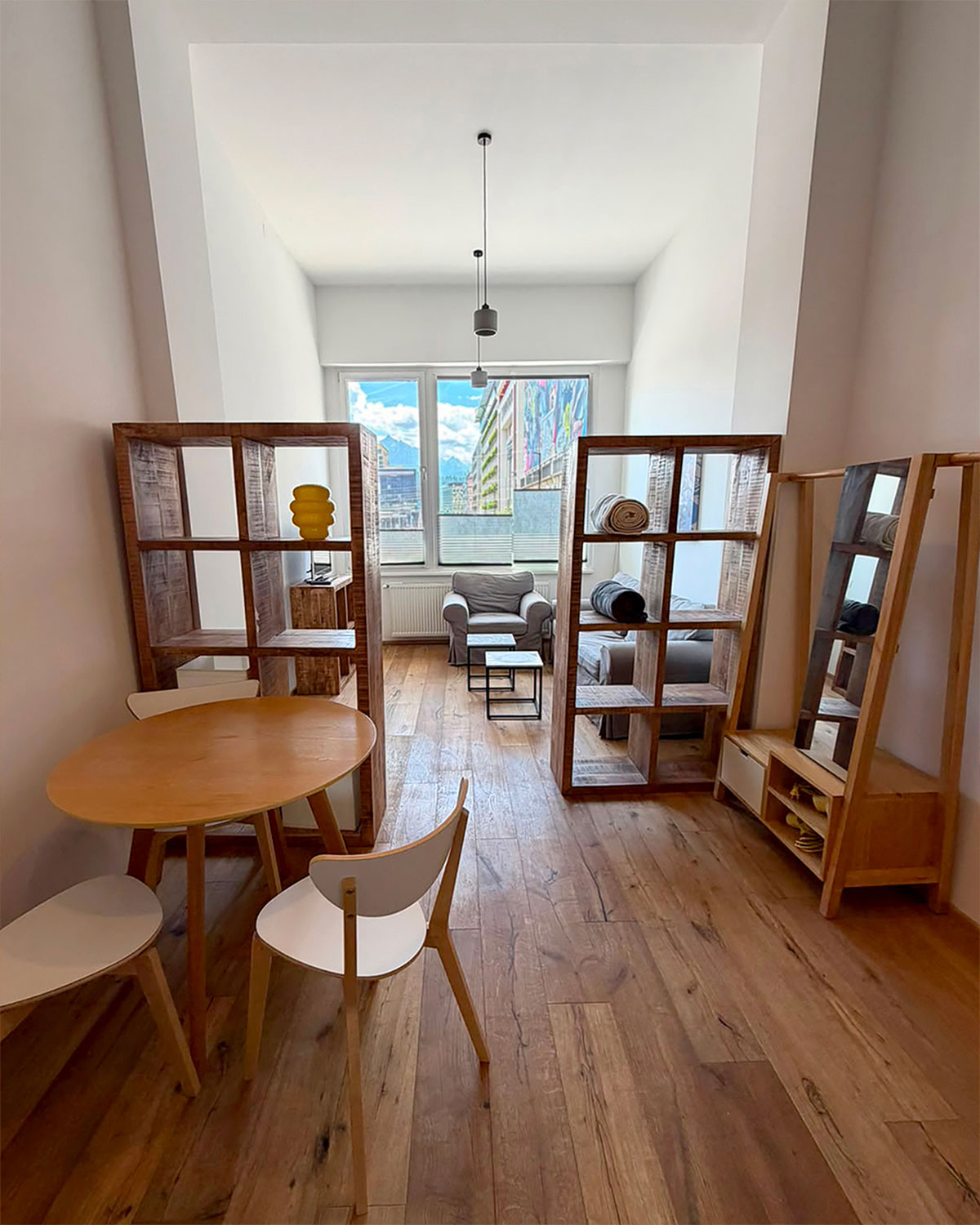 Möbliertes Micro-Loft Innsbruck praktischer Stauraum und Ausstattung